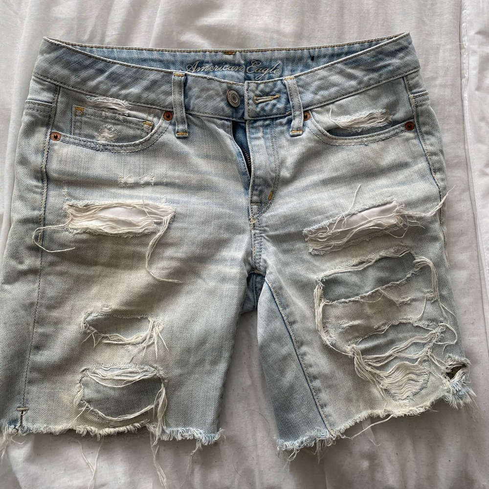American Eagle ripped Capri shorts